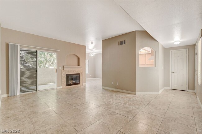 Foto del edificio - 2975 Bluegrass Ln