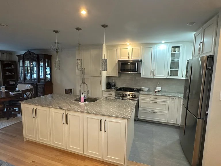 Building Photo - 64-18 Perry Ave