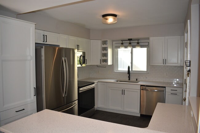 Building Photo - 406 Catalpa Dr