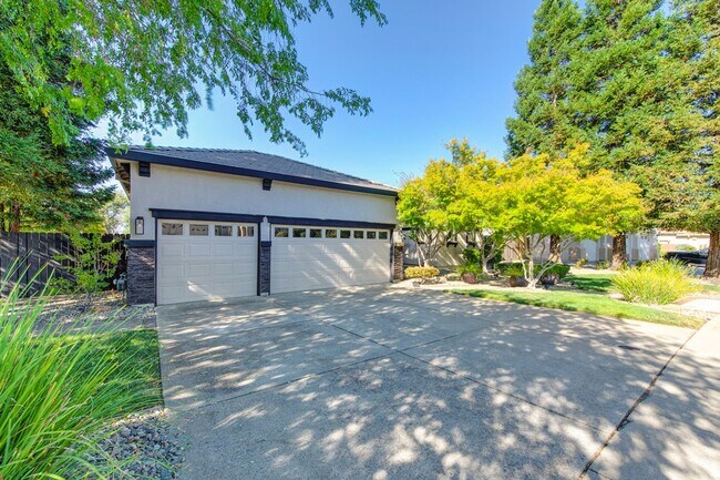 Building Photo - Stunning Ridge Top Views in Rocklin! SOLAR...