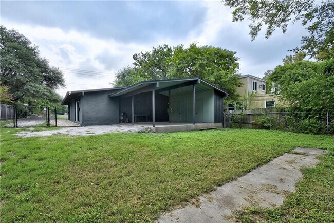 Building Photo - 5212 Woodrow Ave