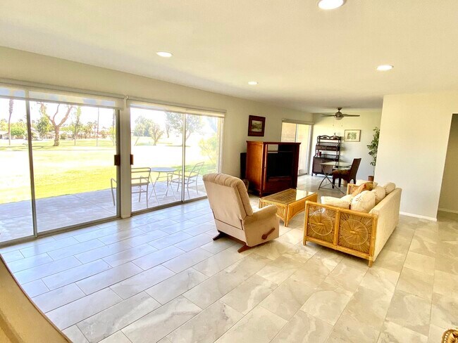 Foto del edificio - 80100 Palm Cir Dr