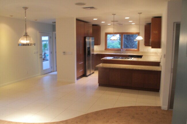 Foto del edificio - 3144 Ellington Dr