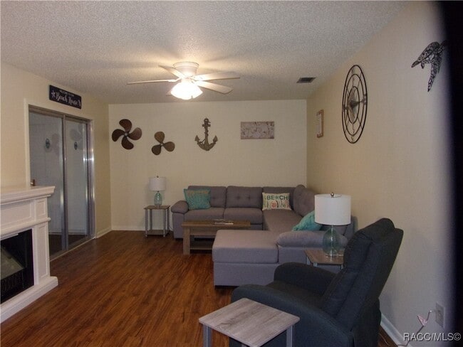 Building Photo - 2400 Forest Dr