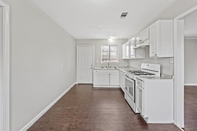 Foto del edificio - 9133 Woodlyn Rd