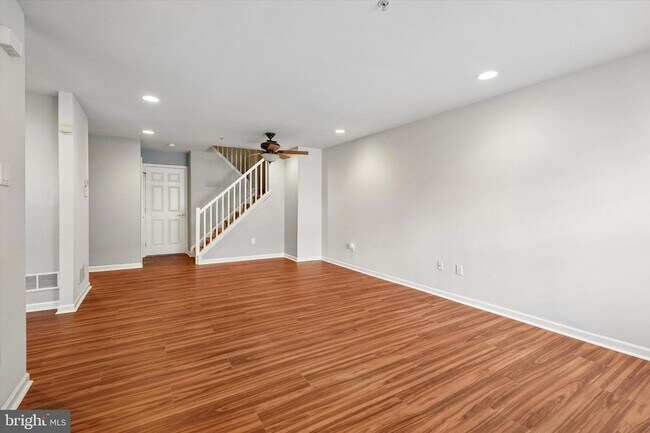 Foto del edificio - 222 Flagstone Rd