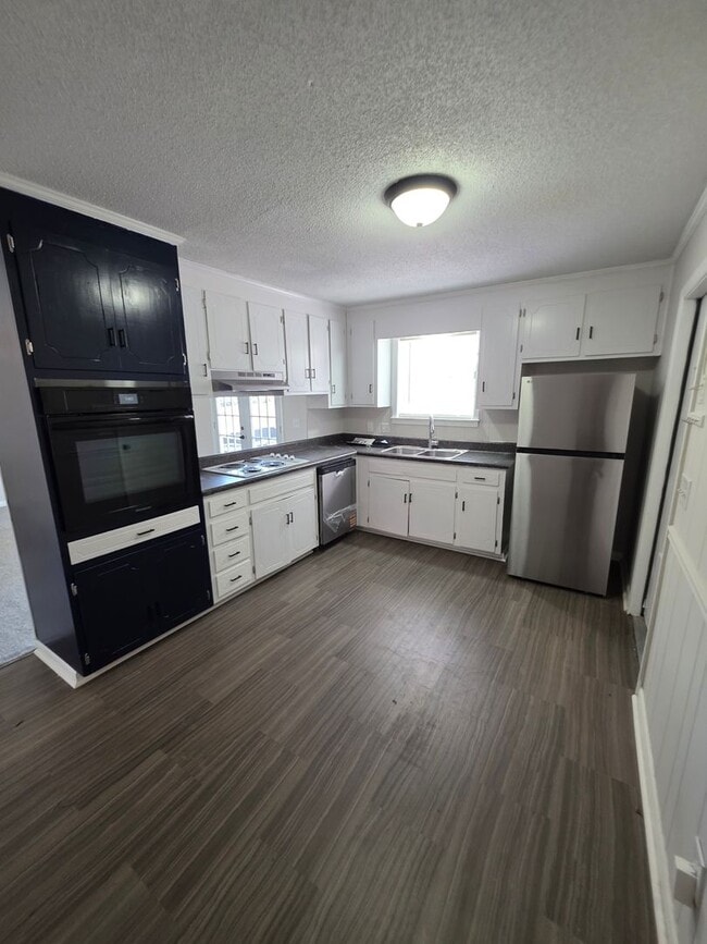 Foto del edificio - Available Now!