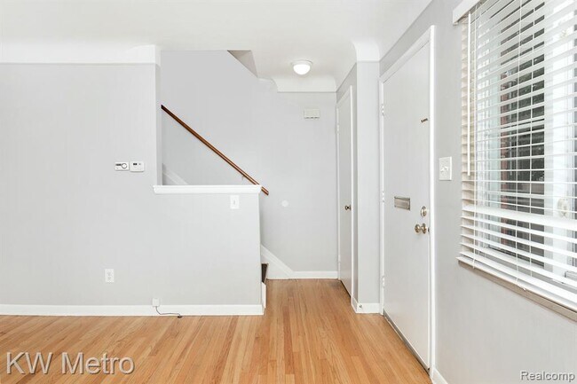 Building Photo - 2117 Marywood Dr