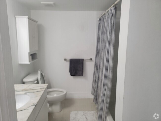 Building Photo - 1200 Brickell Bay Dr