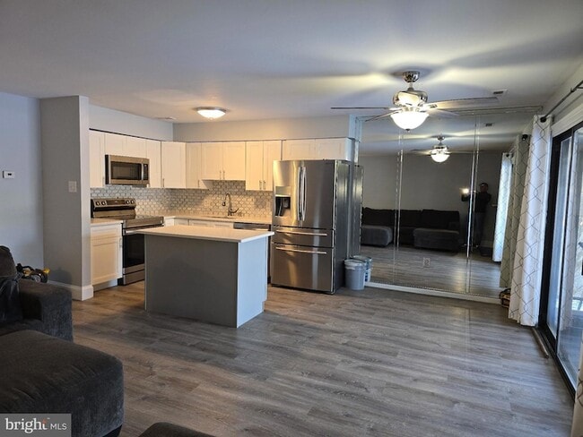 Building Photo - 9 Sheffield Dr