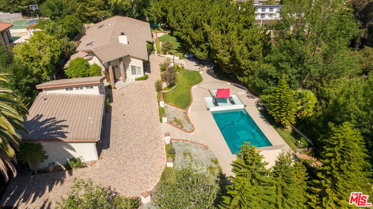 Foto principal - 4381 Vanalden Ave