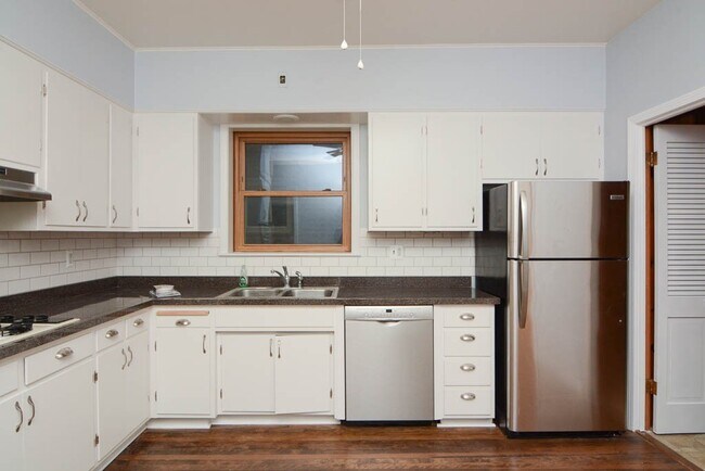 Foto del edificio - 3521 N Bell Ave