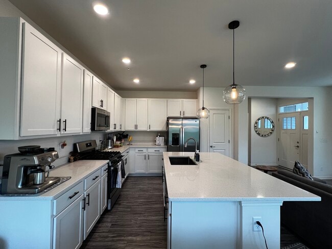 Building Photo - 1060 Moraine Dr