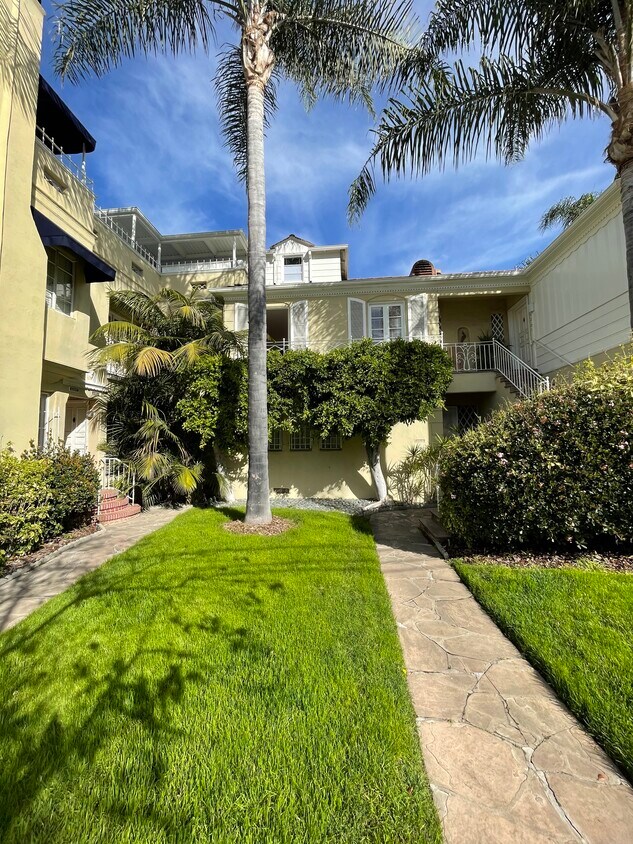 Foto principal - 5205 W 9th St