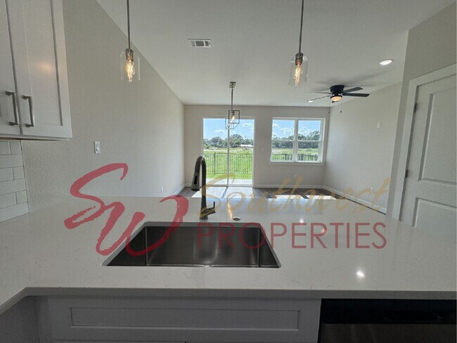 Foto del edificio - Upgrade your living experience across from campus! 3 bedroom 3.5 bath!