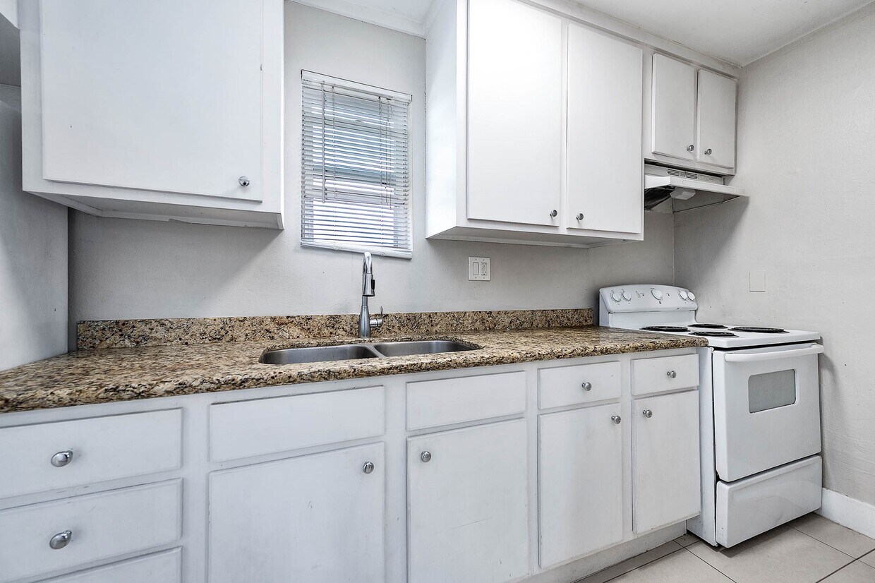 Foto principal - 1711 Fourcade St