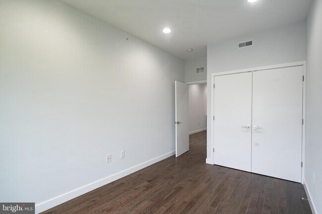 Foto del edificio - 1752 N Marshall St