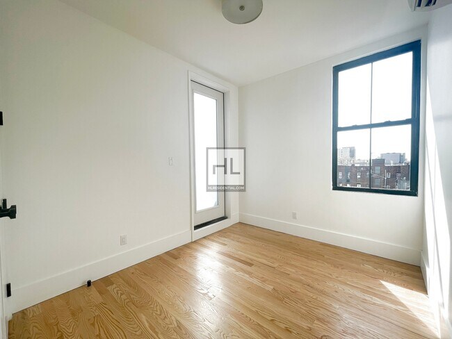 Building Photo - 1520 ST JOHNS PLACE Unit 5