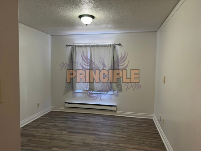 Foto del edificio - 218 E 3rd St