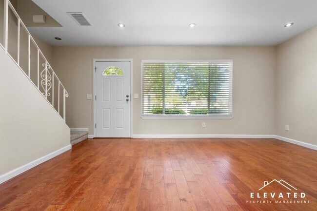 Building Photo - 303 Algiers Ct