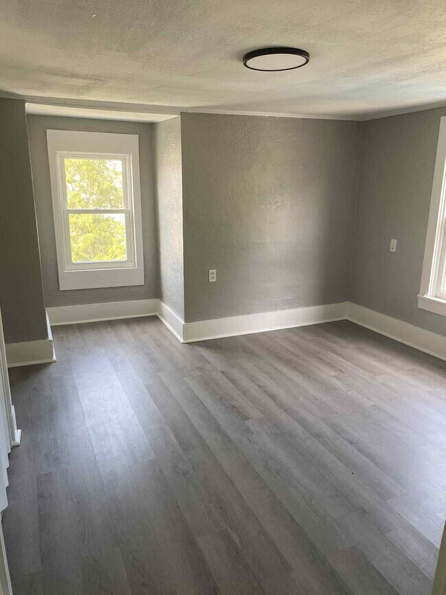 Foto del edificio - Newly Updated Spacious 5 bedroom 2 bathroo...