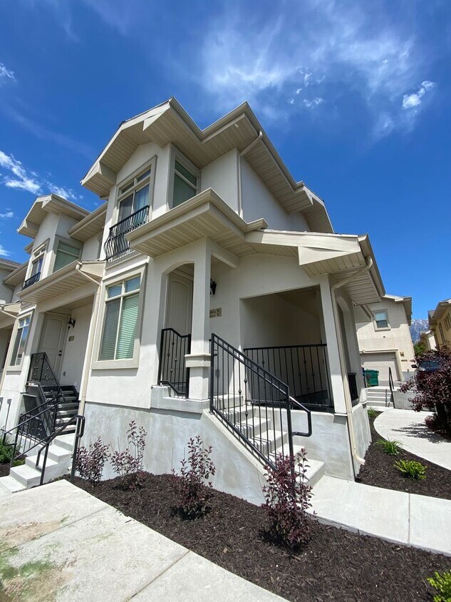 Primary Photo - Italian Villages | 3-Bedroom Townhome