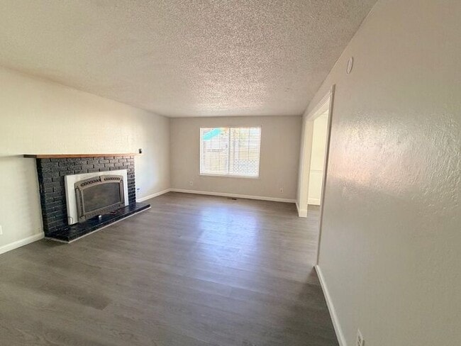 Building Photo - Sparks Two-story House - Cul-de-Sac (Reed HS, Mendive MS, Diedrichsen ES)