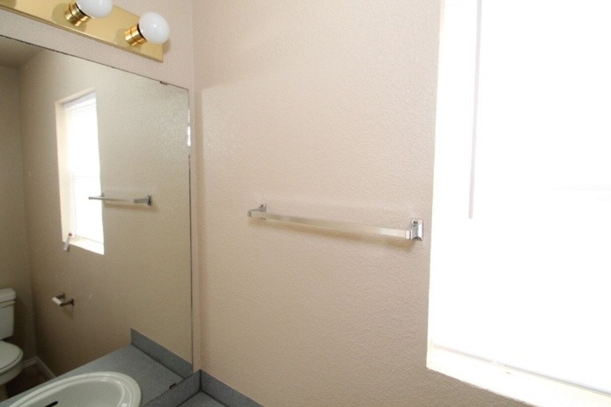 Primary Photo - Convenience!