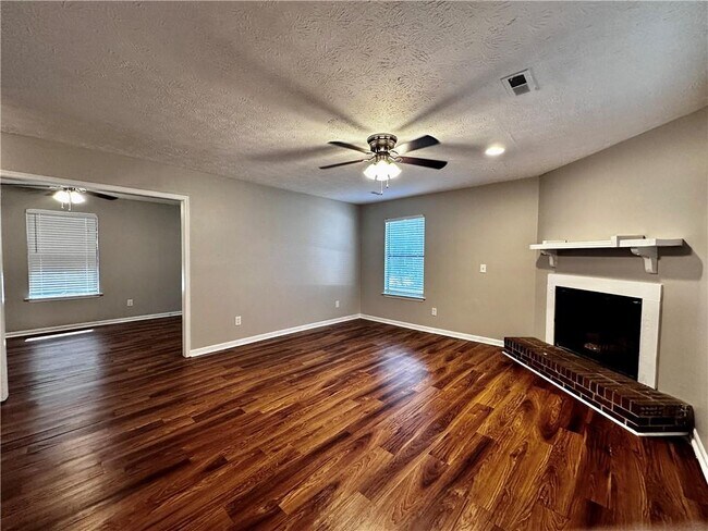 Building Photo - 357 Booth Cir SW