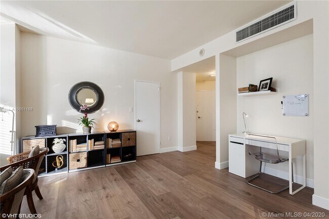 Foto del edificio - 4925 Collins Ave