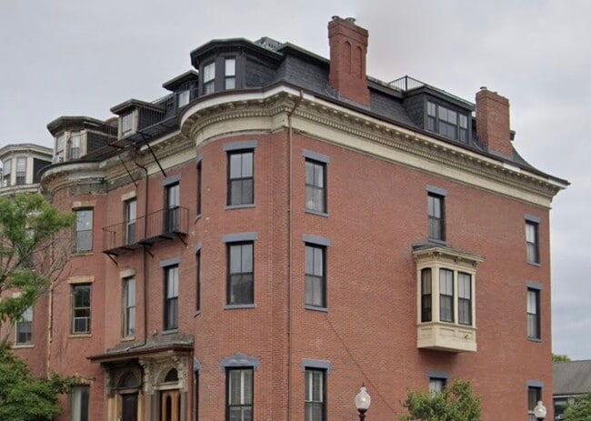 Building Photo - 664 Tremont St