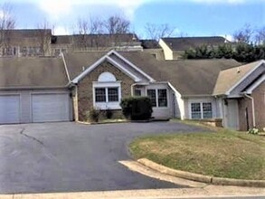 Building Photo - 312 Emerald Dr