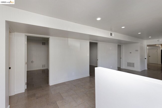 Building Photo - 1037 Peralta St