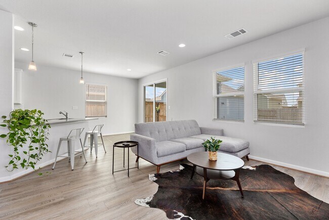 Foto del edificio - 313 Cherry Blossom Ln