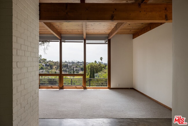 Building Photo - 2020 Mayview Dr