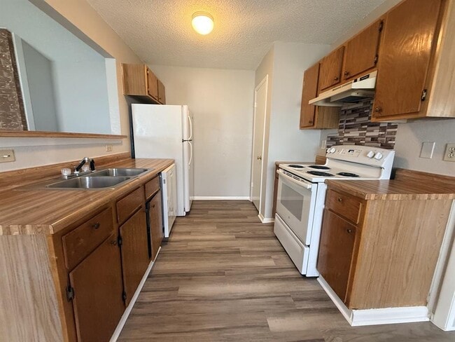 Foto del edificio - 817 Lloyd Ln