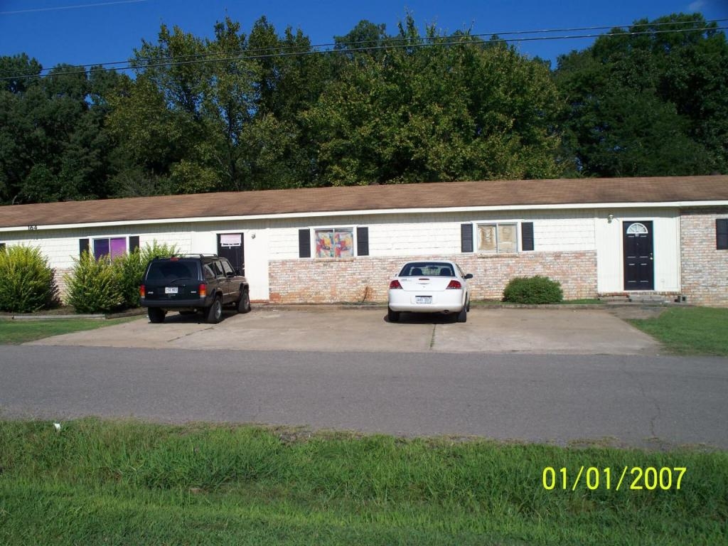 Primary Photo - 164 Fields St