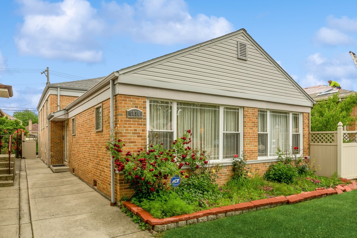 Foto principal - 5830 N Jersey Ave
