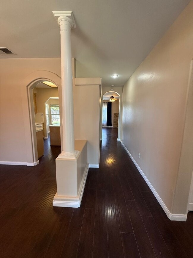 Foto del edificio - 5704 Pine Canyon Dr