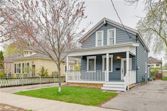 Photo du bâtiment - Stylish 1 Bedroom Unit in Downtown London – All Utilities & Parking Included – $1,500/month