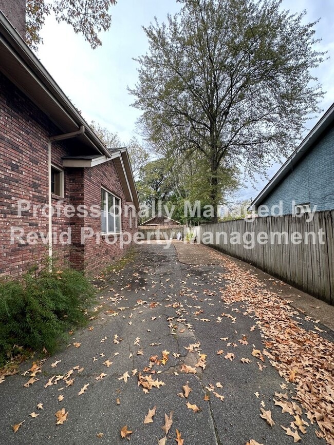 Building Photo - Beautiful 5 Bedroom Home in Midtown!!