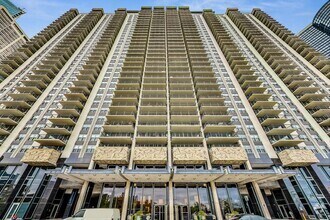 Building Photo - 400 E Randolph St