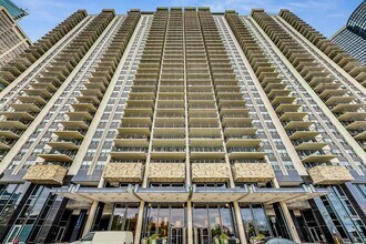 Building Photo - 400 E Randolph St