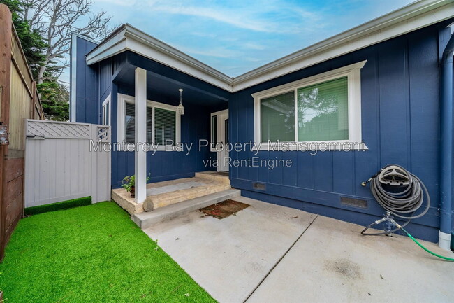 Building Photo - 20 Del Robles Ave