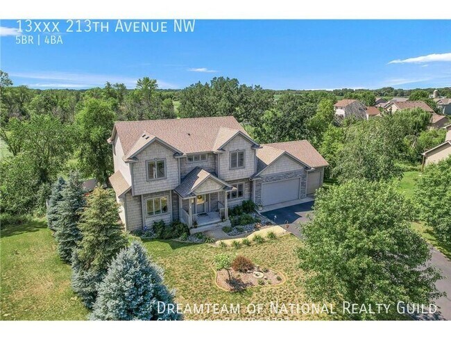 Building Photo - Charming Pet Friendly 5-Bedroom House in E...