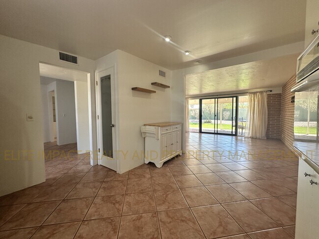 Building Photo - 6624 E Nelson Dr