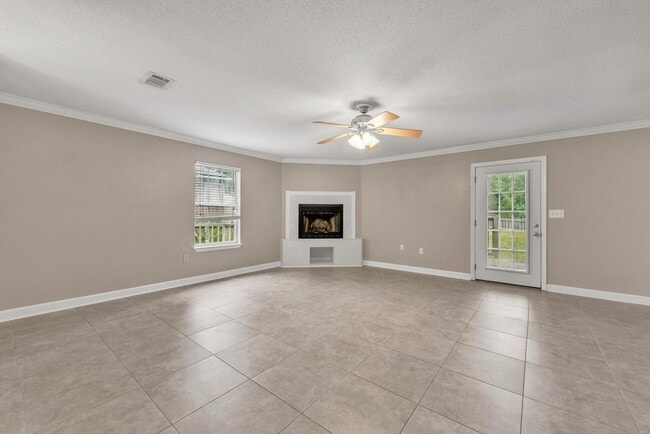 Building Photo - 117 Fairway Dr