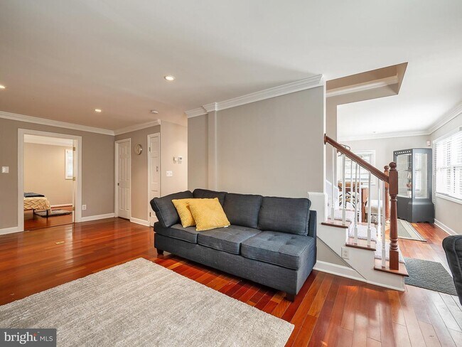 Building Photo - 4201 Garrett Park Rd