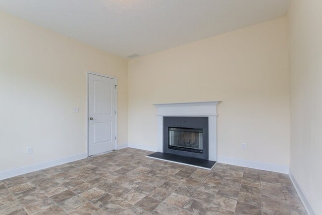 Building Photo - 121 Spring View Branch