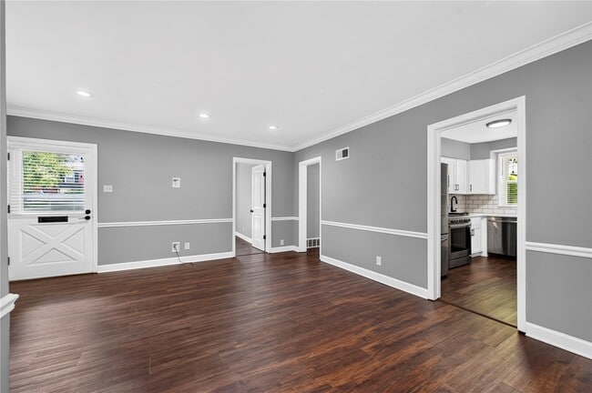 Building Photo - 725 Berick Dr